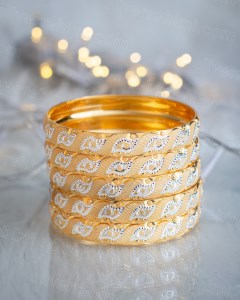 النگو-نقره-آبکاری-طلا-سفارشی-عرض-یک-سانتی-لیزری-با-تراش-های-سفید