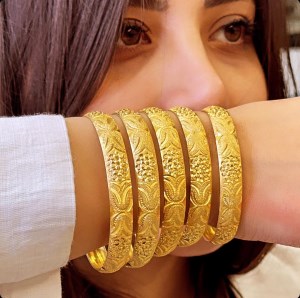 النگو-نقره-آبکاری-طلا-عرض-یک-سانتی-طرح-گلبرگ